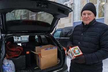 230 подарков от депутатов